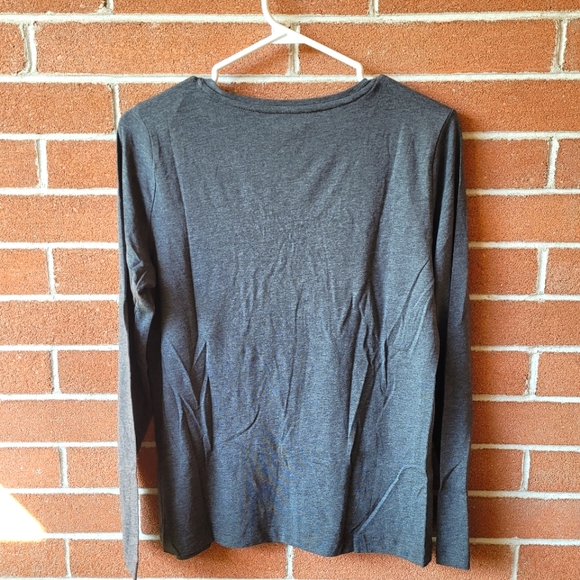 ⚡2/$20⚡M Long-Sleeve V-Neck Timeless Tee - Banana Republic - Picture 2 of 5
